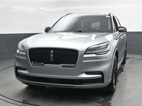 Used 2023 Lincoln Aviator Reserve w/ Equipment Group 201A image 8