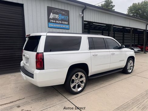 Used 2019 Chevrolet Suburban LT w/ Luxury Package RWD image 11