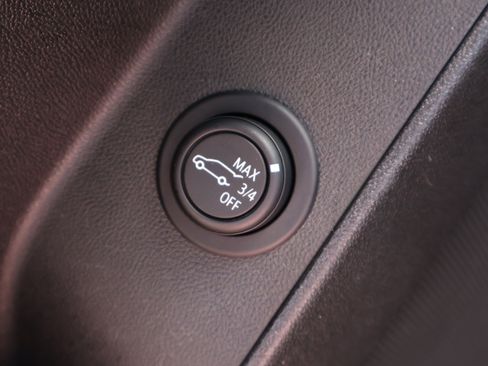 Used 2022 Chevrolet Equinox RS w/ Infotainment Package image 9