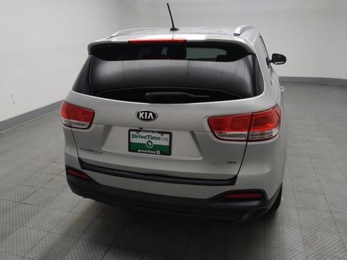 Used 2016 Kia Sorento FWD image 7