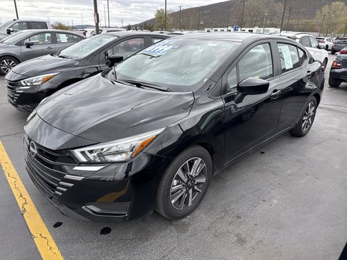 Used 2025 Nissan Versa SV FWD image 6