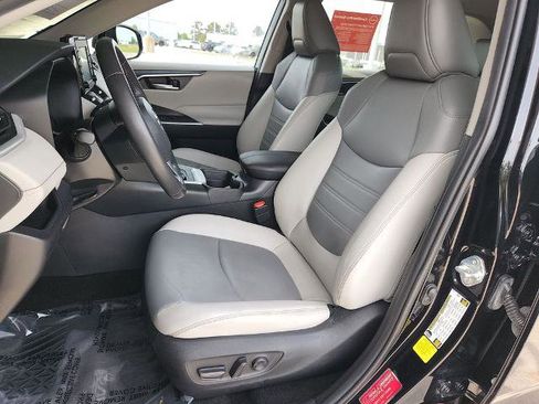 Used 2021 Toyota RAV4 XLE Premium FWD image 12