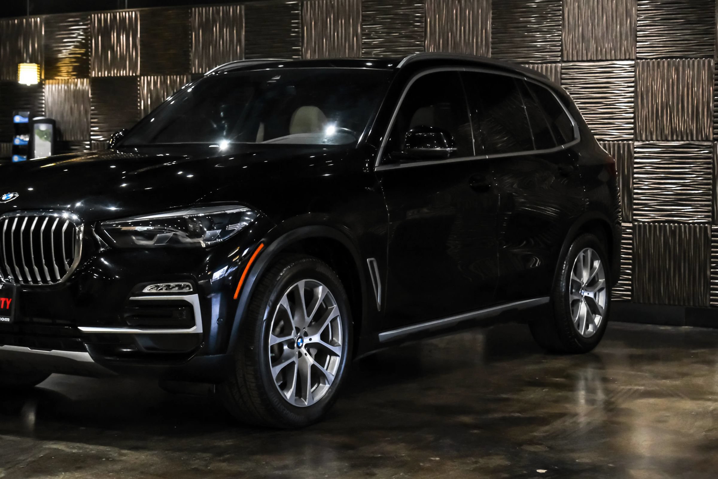 Used 2019 BMW X5 xDrive40i w/ Convenience Package AWD/4WD image 9