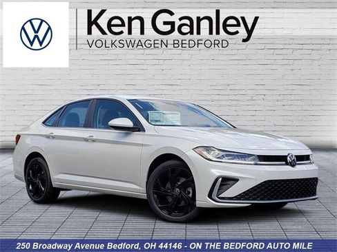 New 2025 Volkswagen Jetta SE image 1