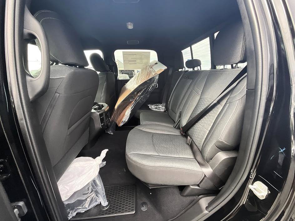 New 2027 RAM 3500 Big Horn AWD/4WD image 31