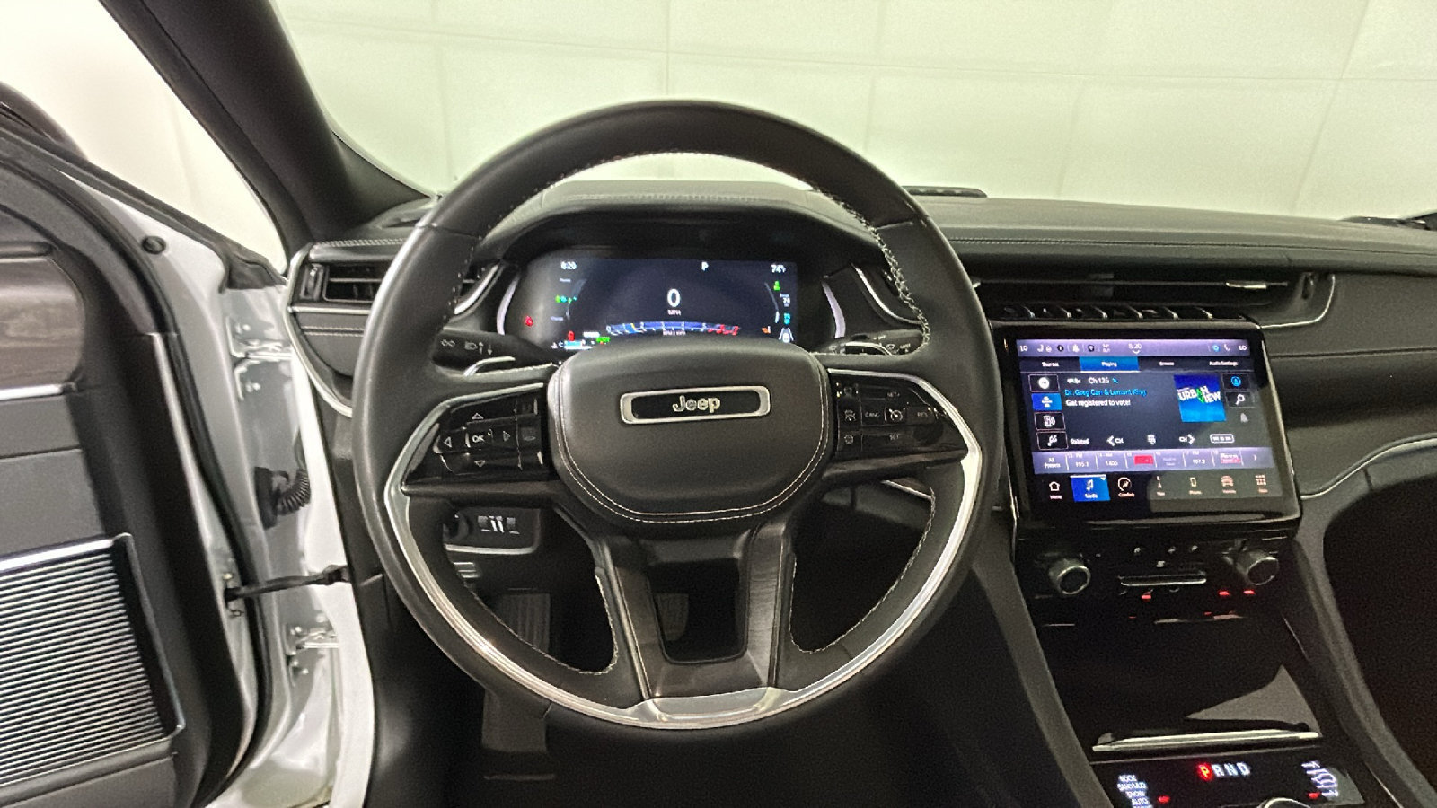 Used 2023 Jeep Grand Cherokee Overland w/ Luxury Tech Group IV AWD/4WD image 17