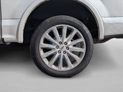 Used 2019 Ford F150 Limited w/ Trailer Tow Package image 9