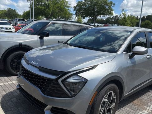 Used 2023 Kia Sportage LX image 4