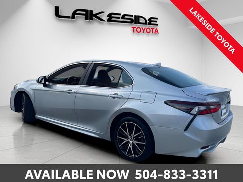 Used 2023 Toyota Camry SE image 4
