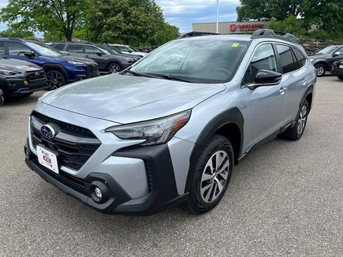 Certified 2025 Subaru Outback Premium w/ Popular Package #1A AWD/4WD image 3
