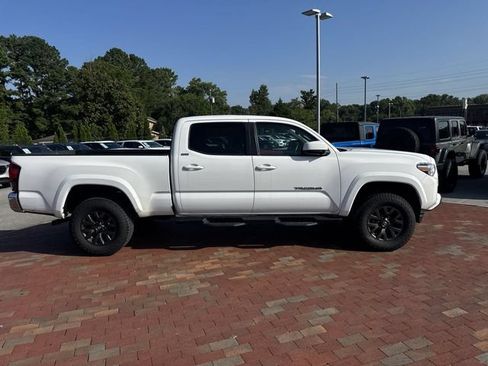 Used 2022 Toyota Tacoma SR5 AWD/4WD image 16