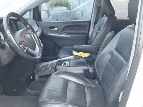 Used 2017 Toyota Sienna SE Premium image 8