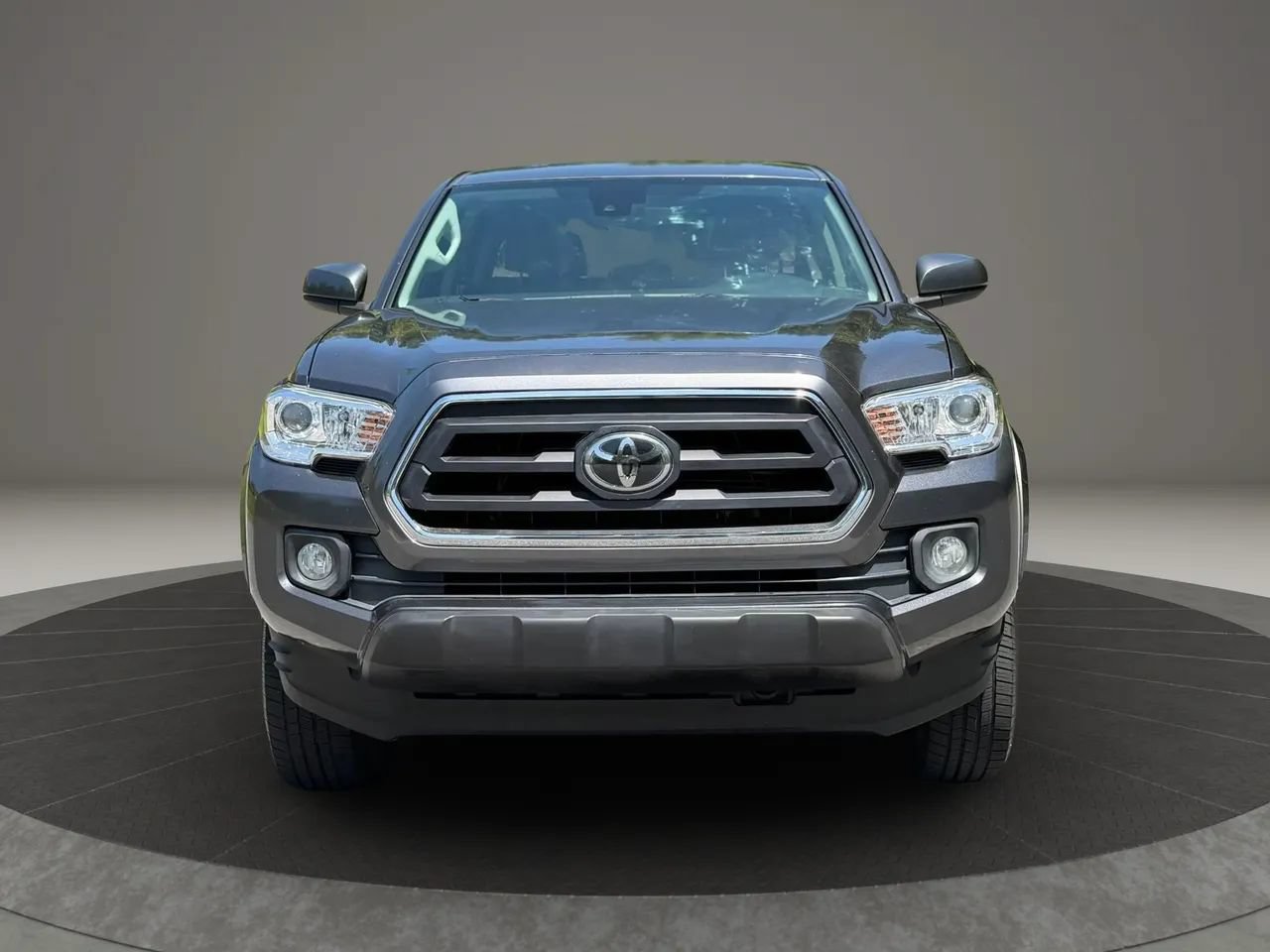 Used 2020 Toyota Tacoma SR5 AWD/4WD image 2