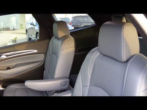 Used 2024 Buick Enclave Premium image 12