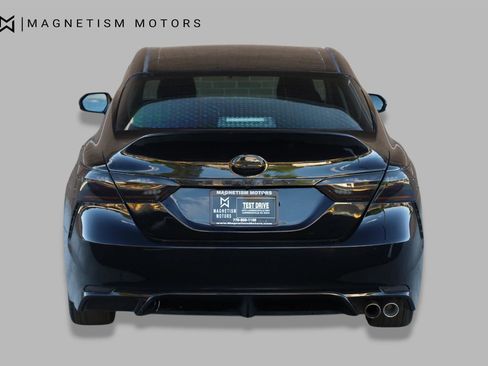 Used 2018 Toyota Camry SE FWD image 8