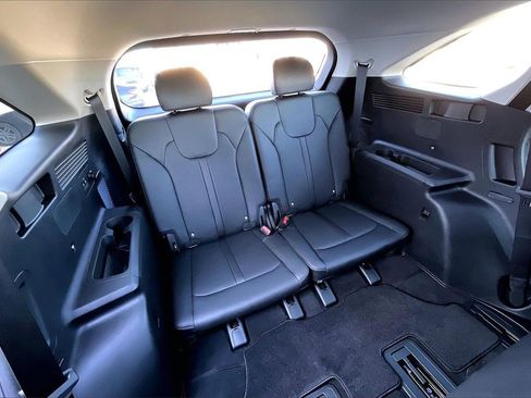 Used 2025 Kia Sorento S image 28