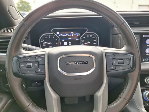 Used 2021 GMC Yukon XL Denali w/ Denali Premium Package RWD image 26