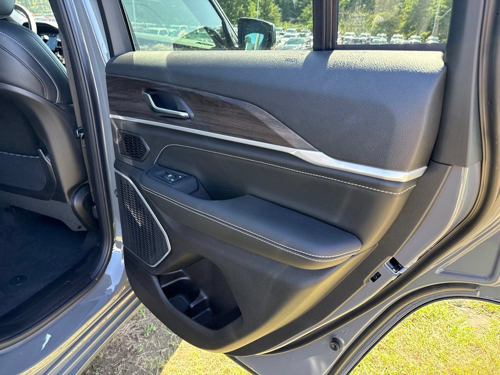 New 2027 Jeep Grand Cherokee Limited AWD/4WD image 27