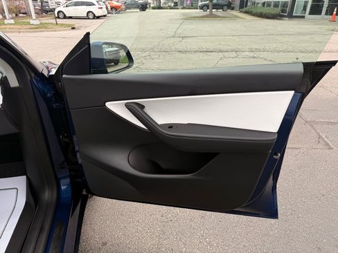 Used 2021 Tesla Model Y Long Range image 13
