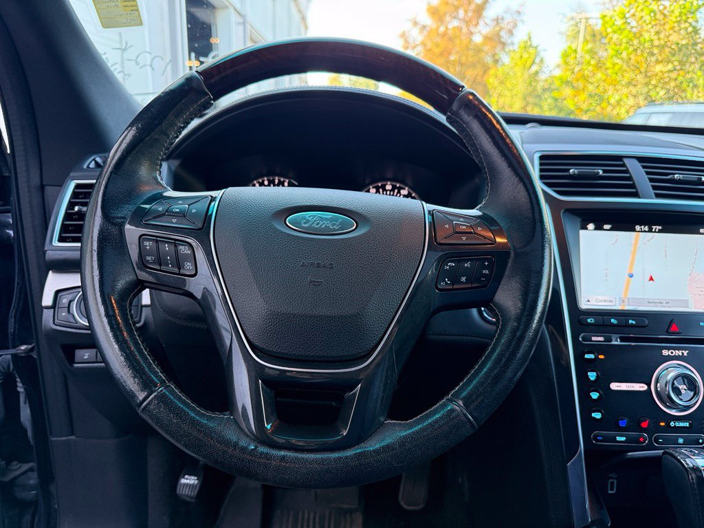 Used 2017 Ford Explorer Platinum AWD/4WD image 8
