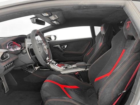 Used 2018 Lamborghini Huracan Performante AWD/4WD image 16