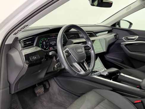 Used 2022 Audi e-tron Premium Plus w/ Premium Plus Package image 4