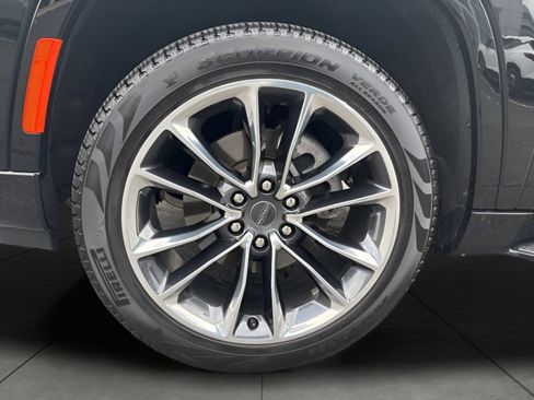 Used 2024 Jeep Wagoneer Series II w/ Premium Group I AWD/4WD image 14