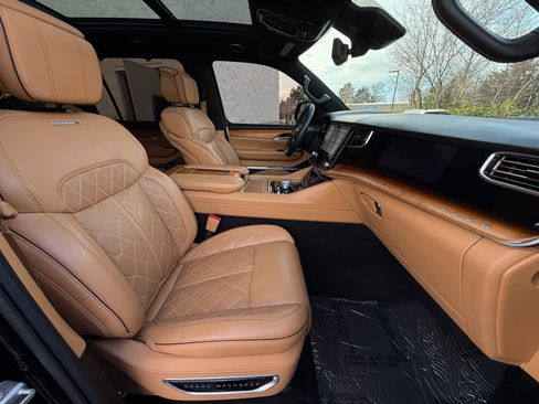 Used 2022 Jeep Grand Wagoneer Series III w/ Rear Seat Video Group 1 image 22