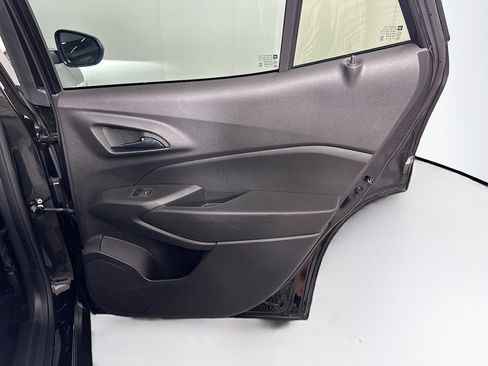 Used 2025 Chevrolet Trax LT w/ LT Convenience Package image 27