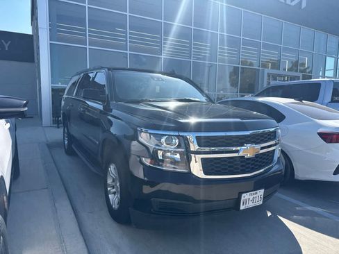 Used 2020 Chevrolet Suburban LT RWD image 3