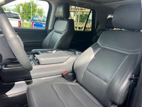 Used 2025 Ford Expedition Active AWD/4WD image 13