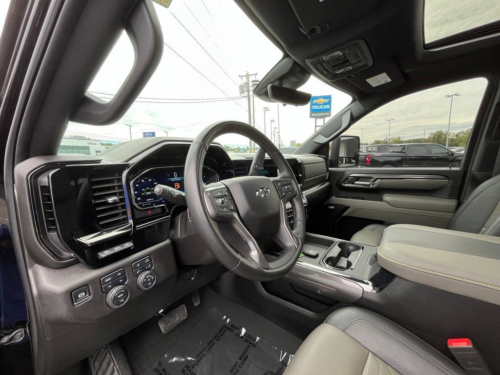 Used 2025 Chevrolet Silverado 2500 ZR2 AWD/4WD image 11