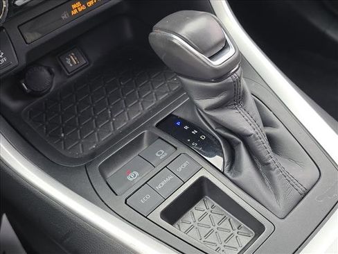 Used 2024 Toyota RAV4 XLE Premium image 21