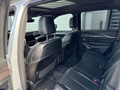 Used 2023 Jeep Grand Cherokee Overland image 6