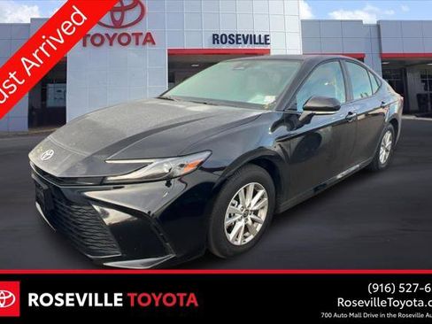 Certified 2025 Toyota Camry LE image 1