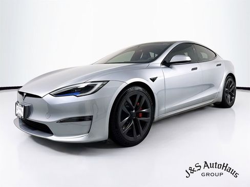 Used 2025 Tesla Model S Plaid image 3