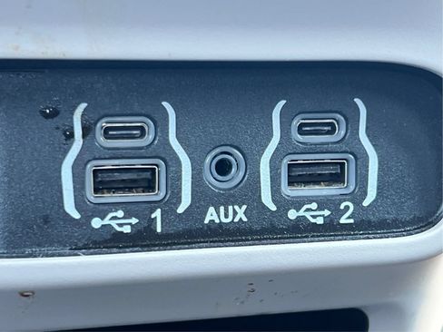 Used 2024 Chrysler Pacifica Limited FWD image 43