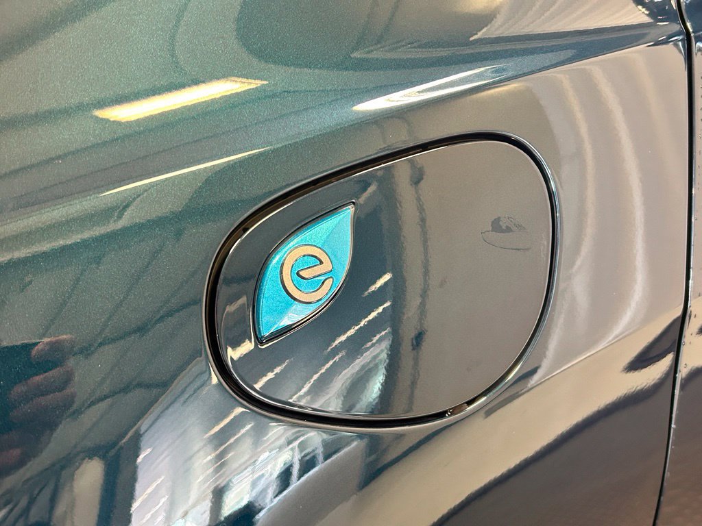 Used 2025 Chrysler Pacifica Premium FWD image 29