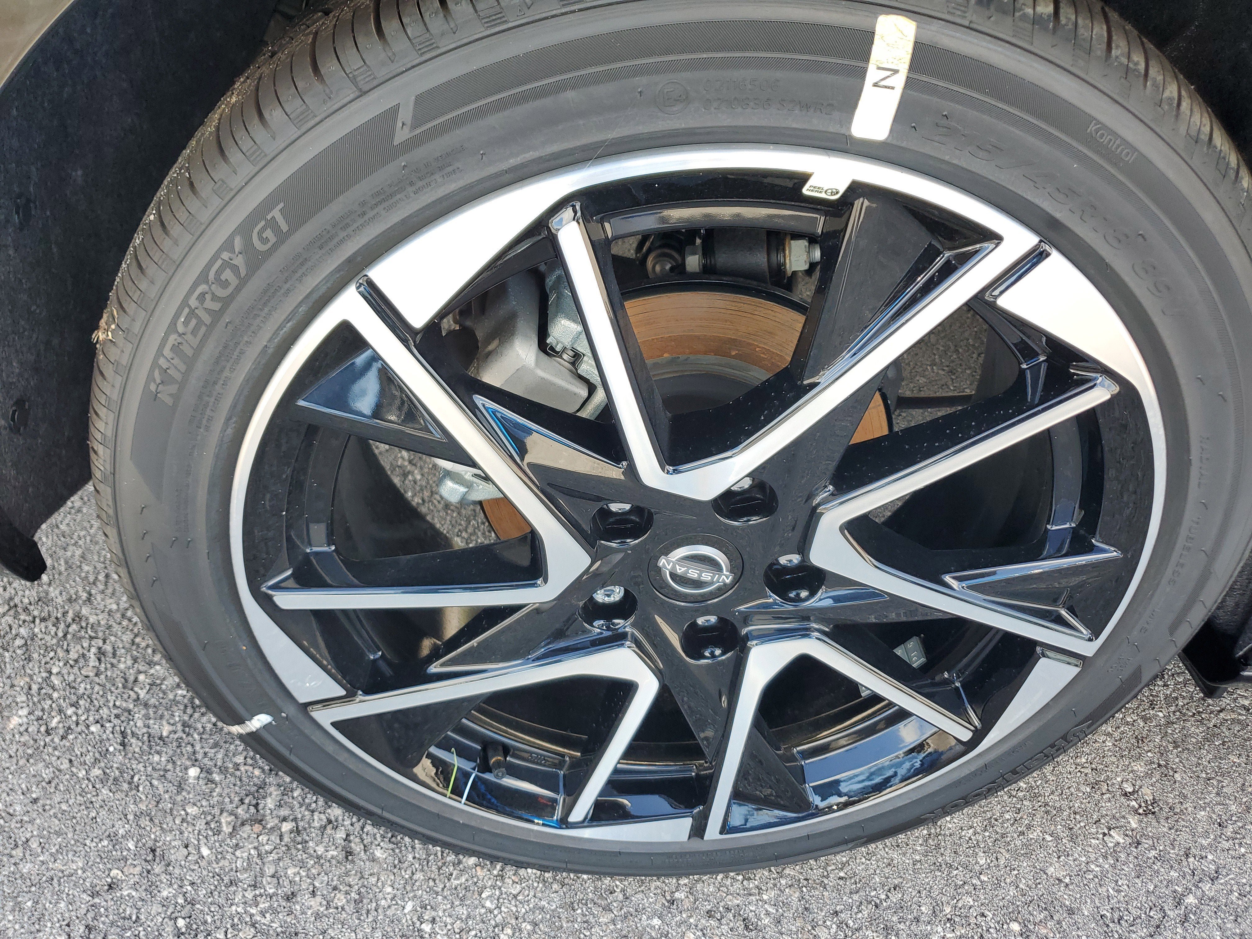 New 2025 Nissan Sentra SR w/ SR Premium Package FWD image 9