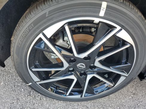 New 2025 Nissan Sentra SR w/ SR Premium Package image 9