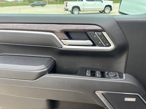 Used 2025 Chevrolet Silverado 1500 LTZ AWD/4WD image 15