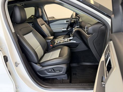 Used 2022 Ford Explorer XLT w/ Equipment Group 202A image 40