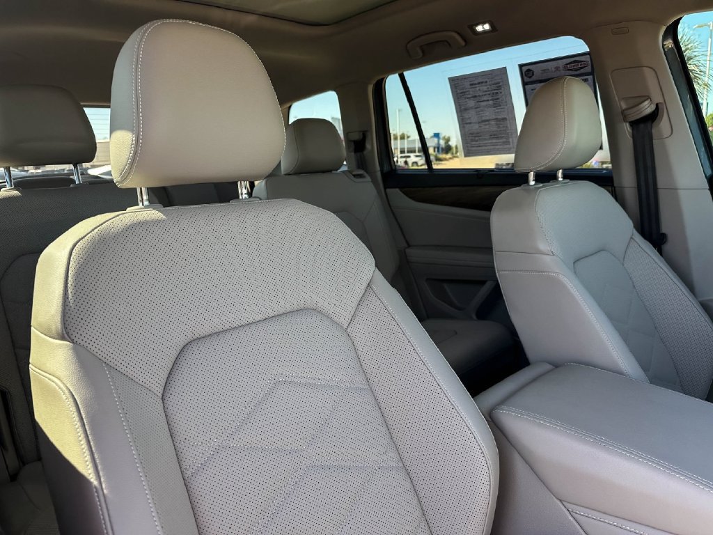Used 2024 Volkswagen Atlas SE w/ Panoramic Sunroof Package FWD image 27