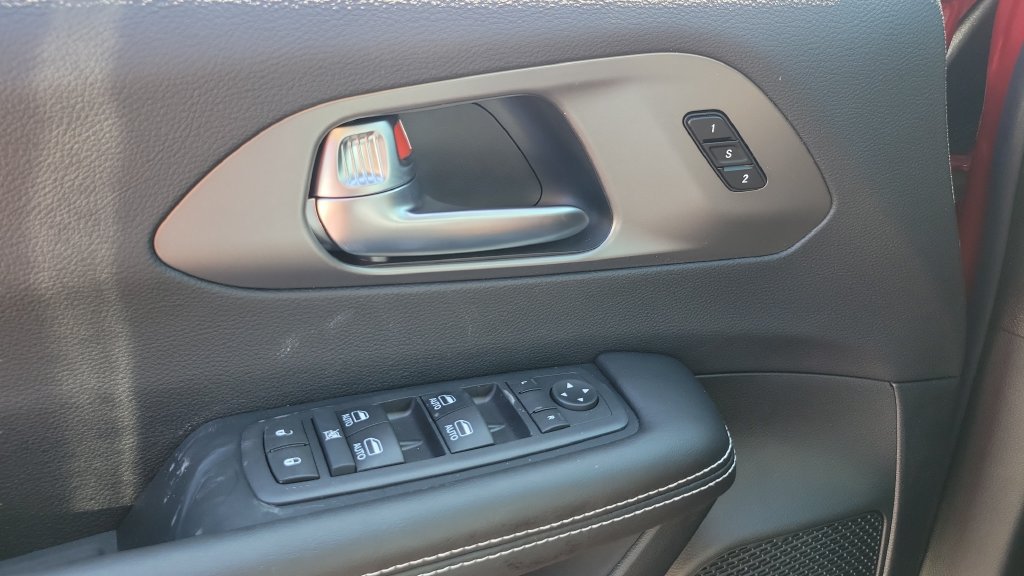 New 2027 Chrysler Pacifica Select w/ Family Tech Group FWD image 19