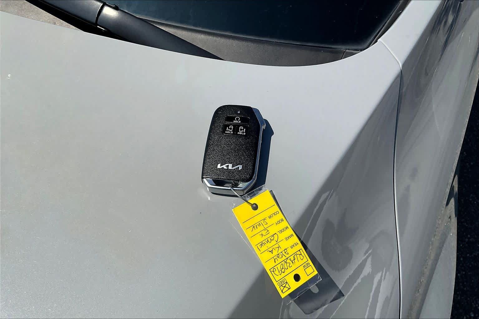 Used 2024 Kia Carnival EX FWD image 14