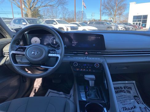 Certified 2023 Hyundai Elantra SEL w/ Convenience Package image 10