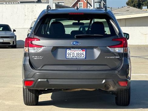 Used 2023 Subaru Forester Premium image 4