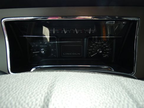 Used 2013 Lincoln Navigator L 4WD w/ HD Trailer Tow Pkg image 20