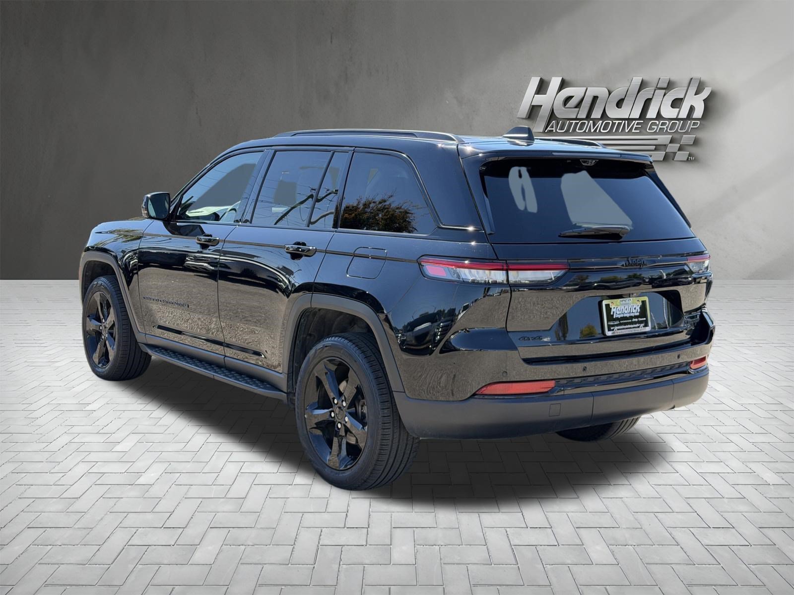 Used 2025 Jeep Grand Cherokee Limited w/ Luxury Tech Group II AWD/4WD image 8
