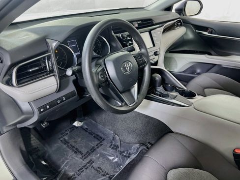 Used 2020 Toyota Camry LE FWD image 9